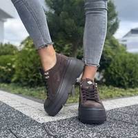 Carla Ricci barna sneaker