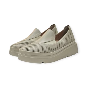 Carla Ricci bézs slipon