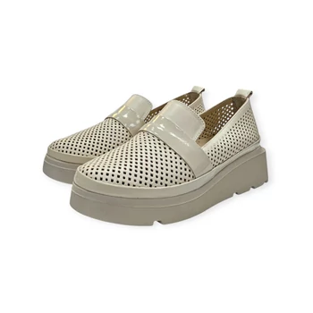 Carla Ricci bézs slipon