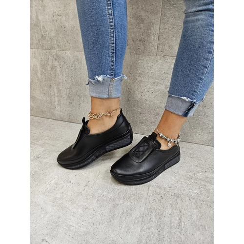Carla Ricci P075-KS44 fekete slipon 