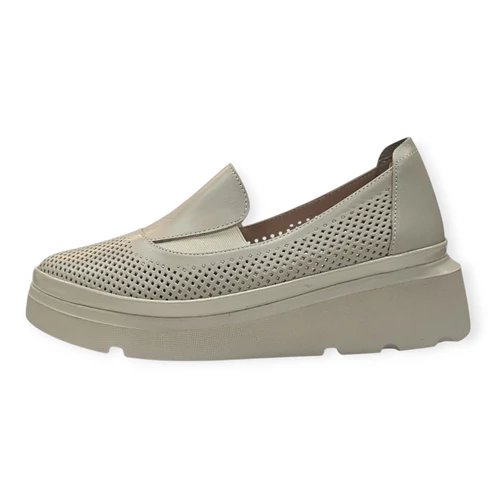 Carla Ricci bézs slipon