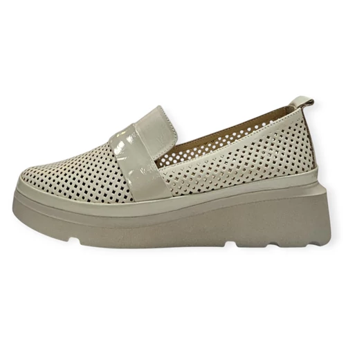 Carla Ricci bézs slipon