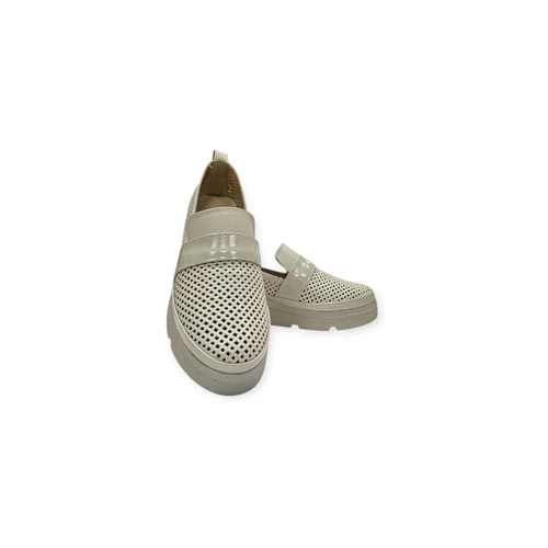 Carla Ricci bézs slipon
