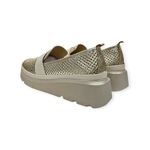 Carla Ricci arany-bézs slipon